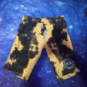 Women’s Yellow-Camo beach leisure shorts- size Large💥